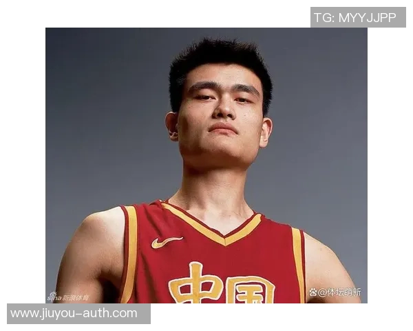 姚明雕刻像展现伟大篮球精神与文化传承的艺术之美