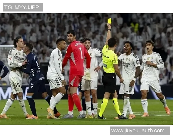 英超激战：皇马3-0拜仁帽子戏法引发争议判罚全场沸腾